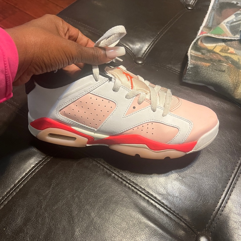 These are my favorite retro Jordans for women. Size 7y
